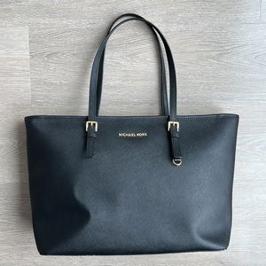 Michael Kors Jet Set Travel Tote Large